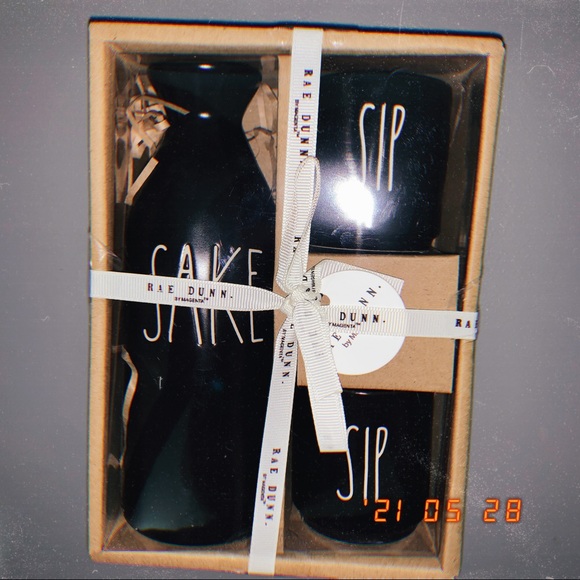 Rae Dunn New Black Sake Pitcher with 2 sip cups - Picture 2 of 8